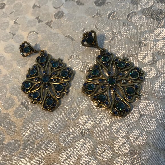 FREE WITH ANY PURCHASE ✨vintage EARRINGS - Picture 5 of 5